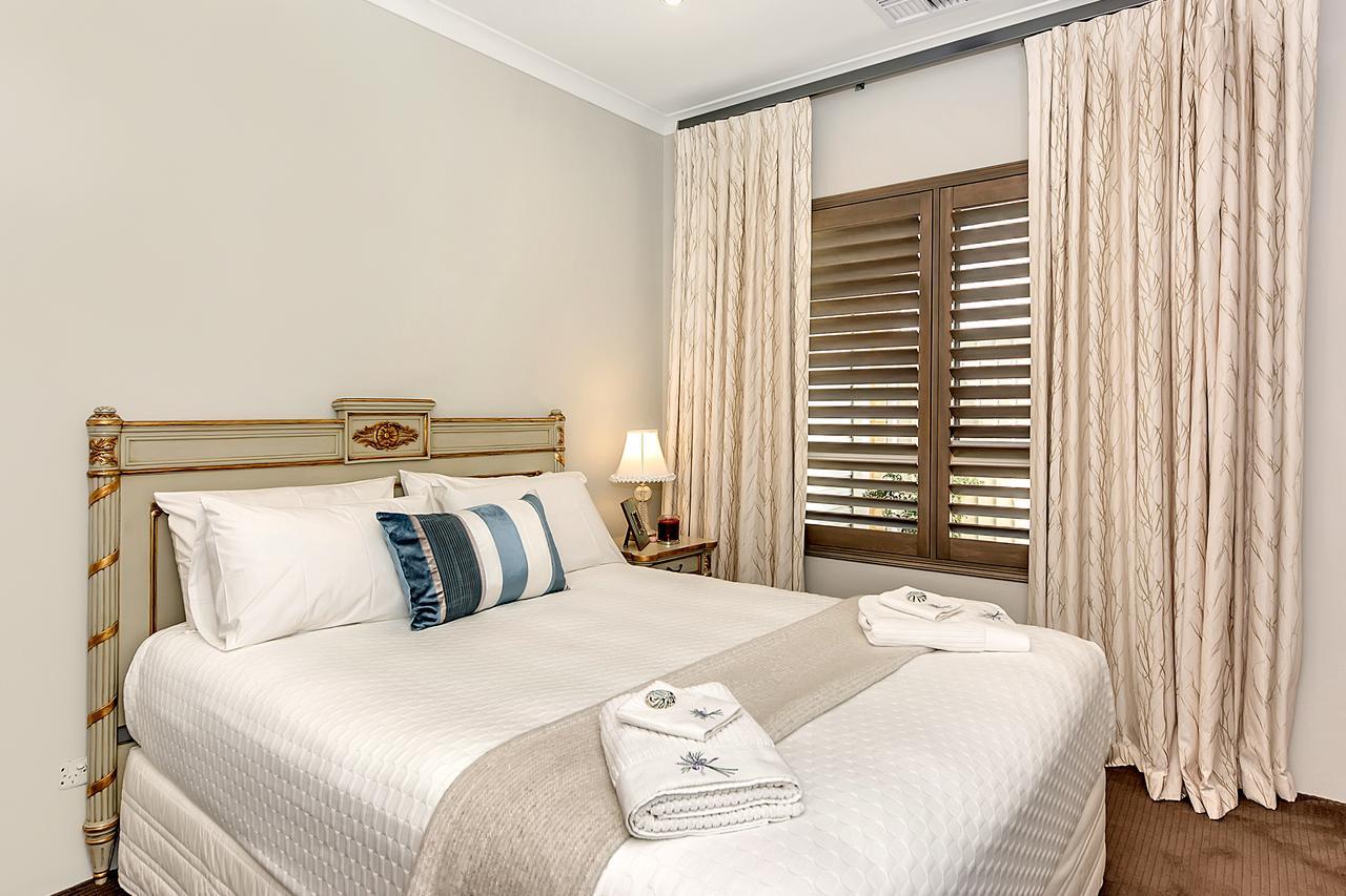 Lavender Manor Bnb Bed and Breakfast Alkimos Exterior foto